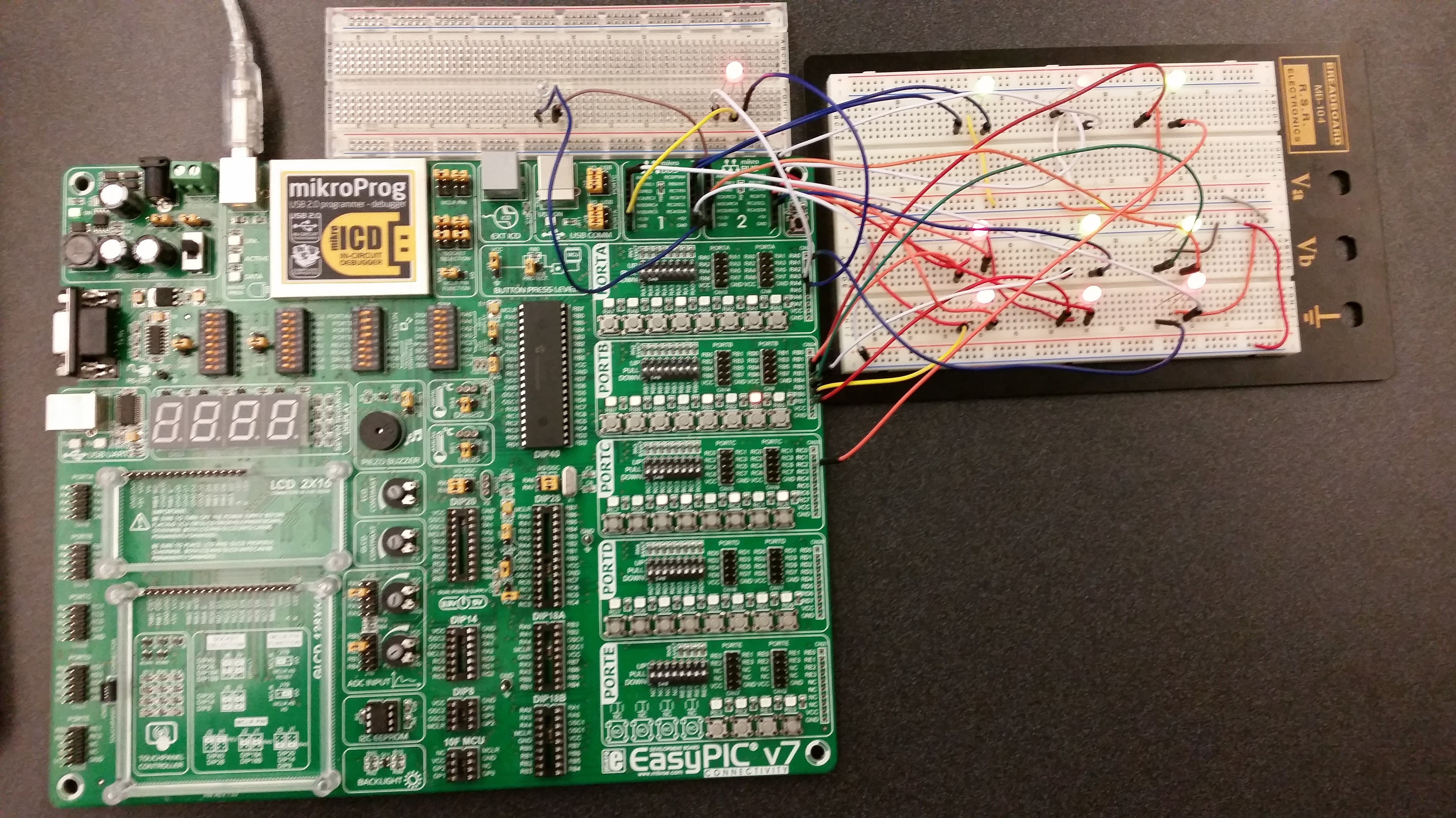 A microcontroller circuit